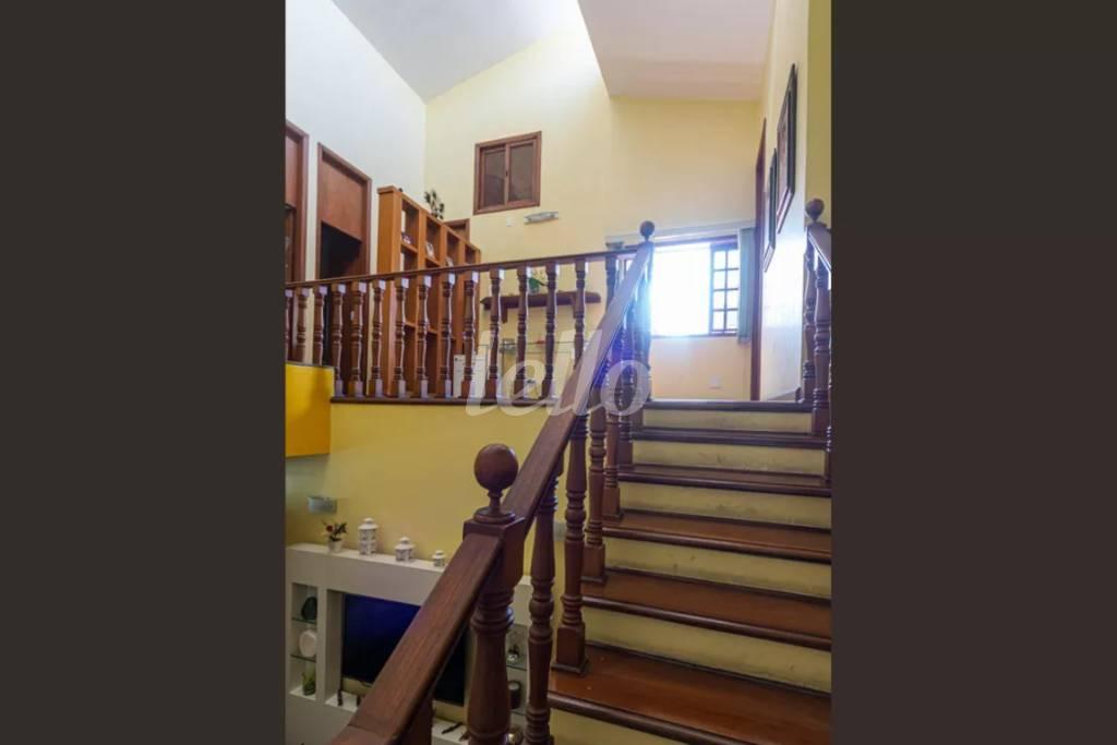 ESCADA de Casa à venda, sobrado com 300 m², 3 quartos e 2 vagas em Vila Vivaldi - São Bernardo do Campo