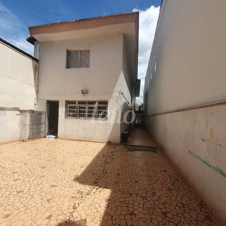 FACHADA de Casa à venda, sobrado com 259 m², 3 quartos e 3 vagas em Vila Bertioga - São Paulo