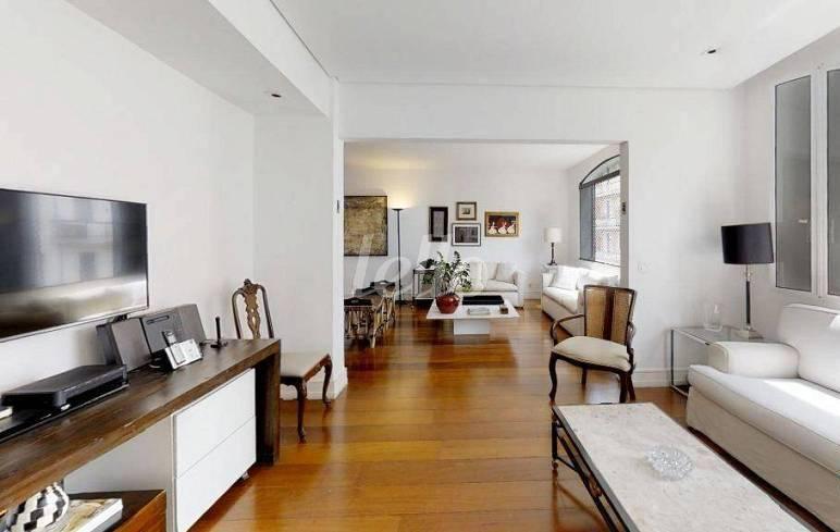 SALA de Apartamento à venda, Padrão com 160 m², 2 quartos e 2 vagas em Itaim Bibi - São Paulo