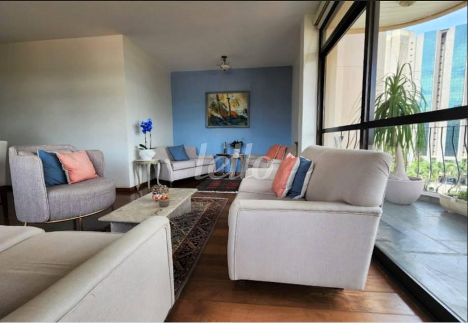 SALA de Apartamento à venda, Padrão com 163 m², 3 quartos e 2 vagas em Vila Mariana - São Paulo
