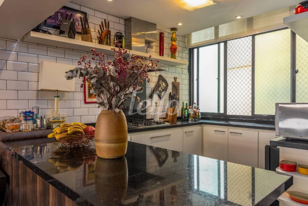 COZINHA de Apartamento à venda, Padrão com 220 m², 3 quartos e 1 vaga em Jardins - São Paulo