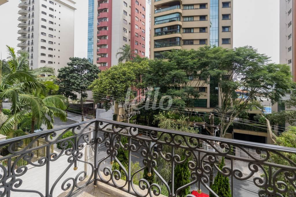 VARANDA DA SUITE 3 de Apartamento para alugar, Padrão com 336 m², 5 quartos e 5 vagas em Vila Gomes Cardim - São Paulo