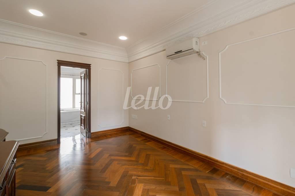 SUITE 4 de Apartamento para alugar, Padrão com 336 m², 5 quartos e 5 vagas em Vila Gomes Cardim - São Paulo