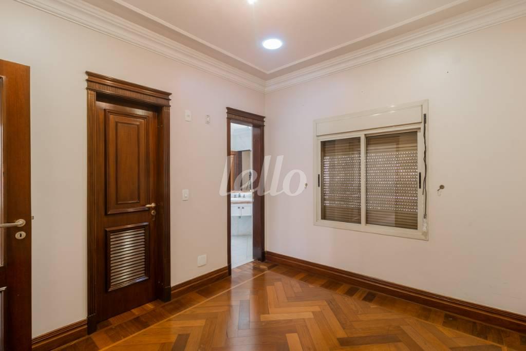 SUITE 1 de Apartamento para alugar, Padrão com 336 m², 5 quartos e 5 vagas em Vila Gomes Cardim - São Paulo