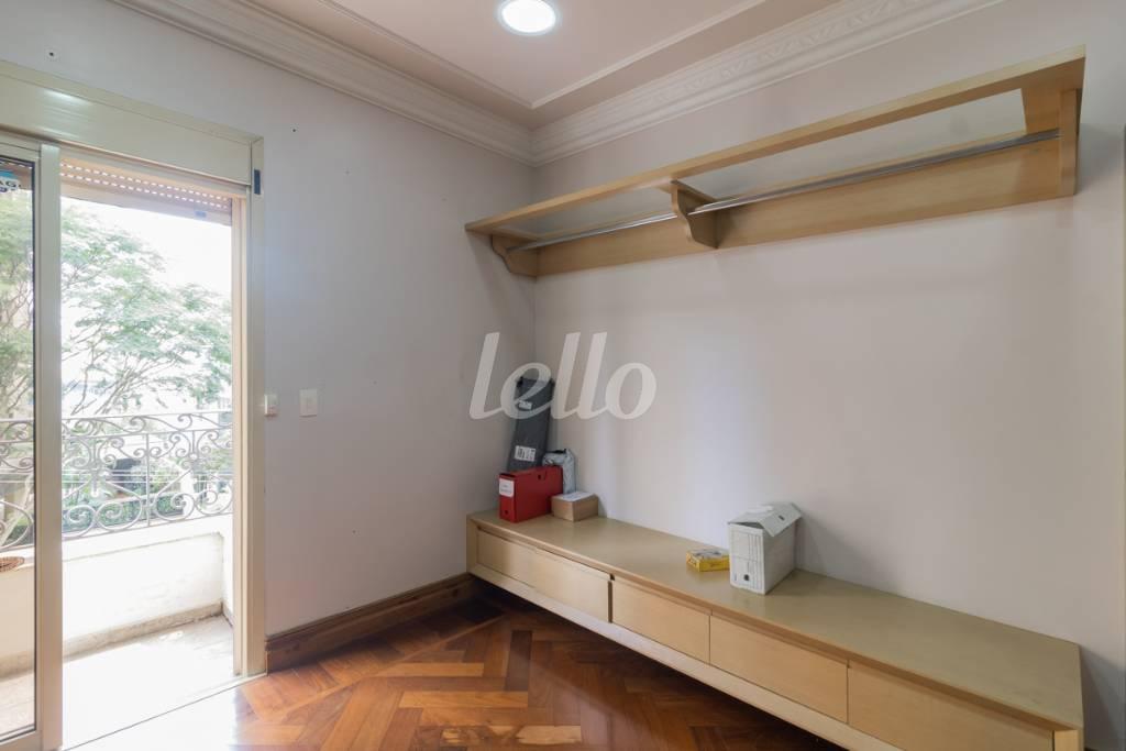 SUITE 3 de Apartamento para alugar, Padrão com 336 m², 5 quartos e 5 vagas em Vila Gomes Cardim - São Paulo