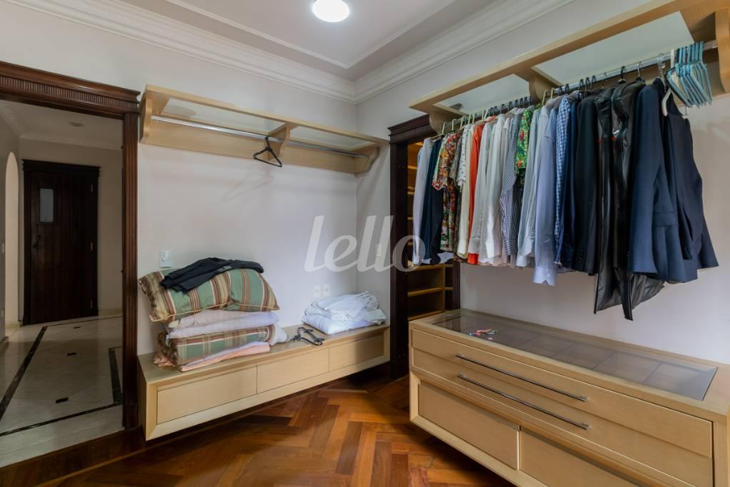 SUITE 3 de Apartamento para alugar, Padrão com 336 m², 5 quartos e 5 vagas em Vila Gomes Cardim - São Paulo