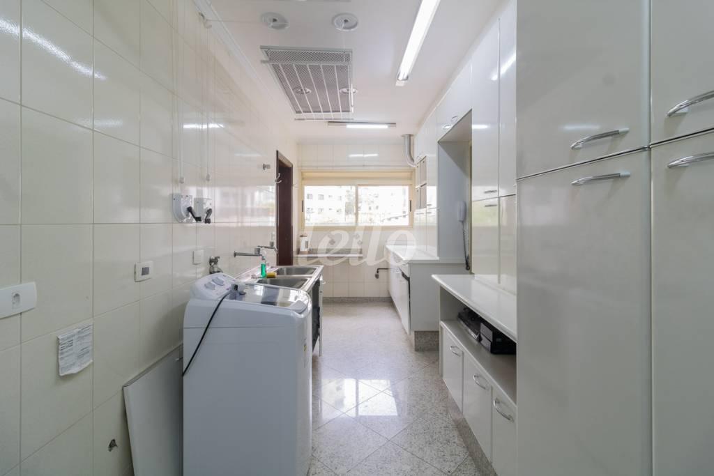 ÁREA DE SERVIÇO de Apartamento para alugar, Padrão com 336 m², 5 quartos e 5 vagas em Vila Gomes Cardim - São Paulo