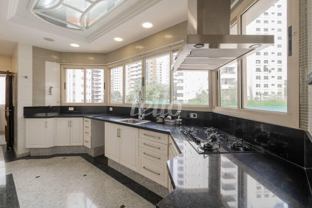 COZINHA de Apartamento para alugar, Padrão com 336 m², 5 quartos e 5 vagas em Vila Gomes Cardim - São Paulo