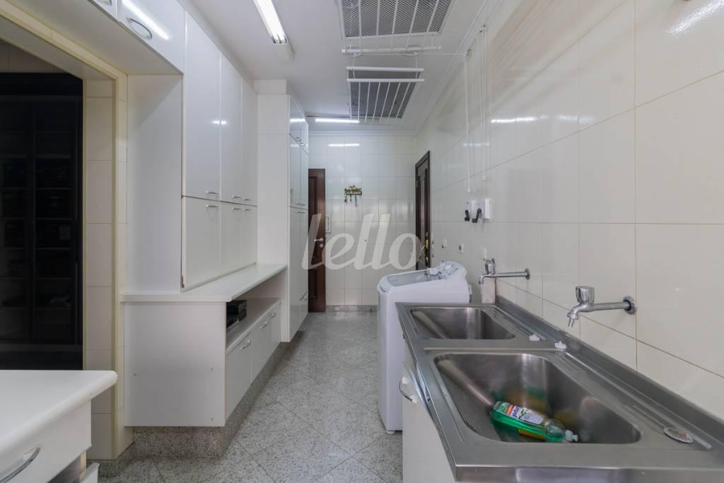 ÁREA DE SERVIÇO de Apartamento para alugar, Padrão com 336 m², 5 quartos e 5 vagas em Vila Gomes Cardim - São Paulo