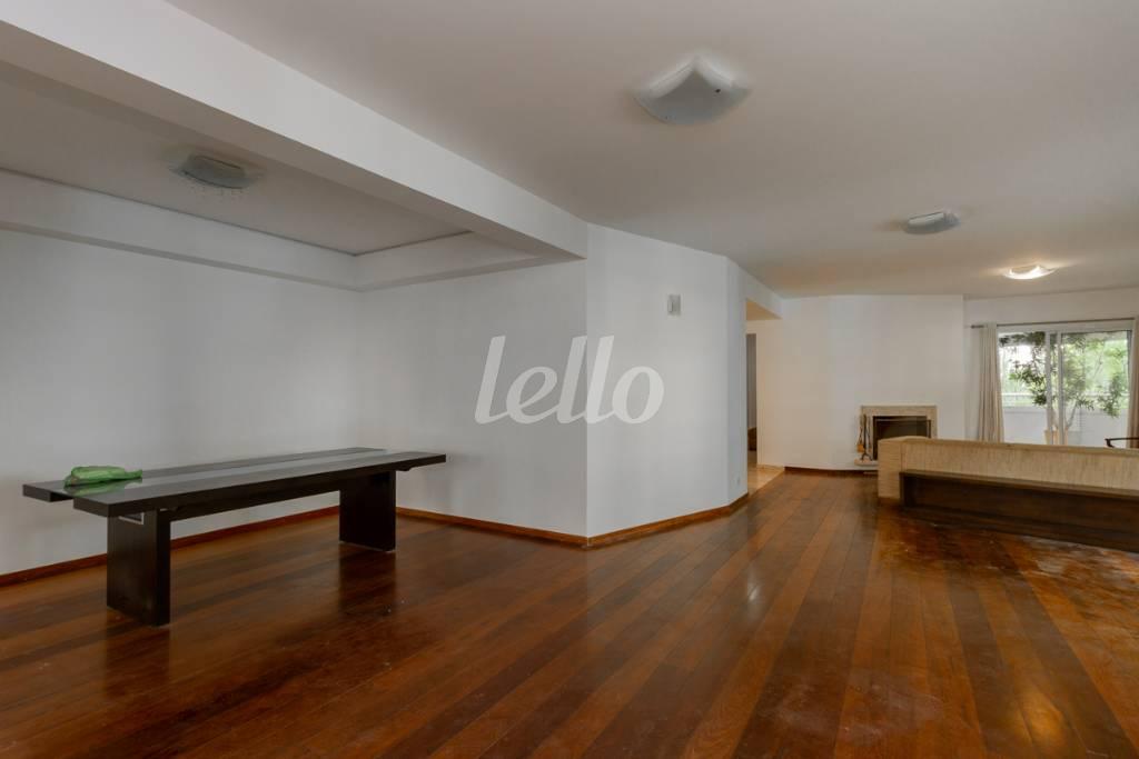 SALA de Apartamento à venda, Padrão com 220 m², 3 quartos e 4 vagas em Paraíso - São Paulo