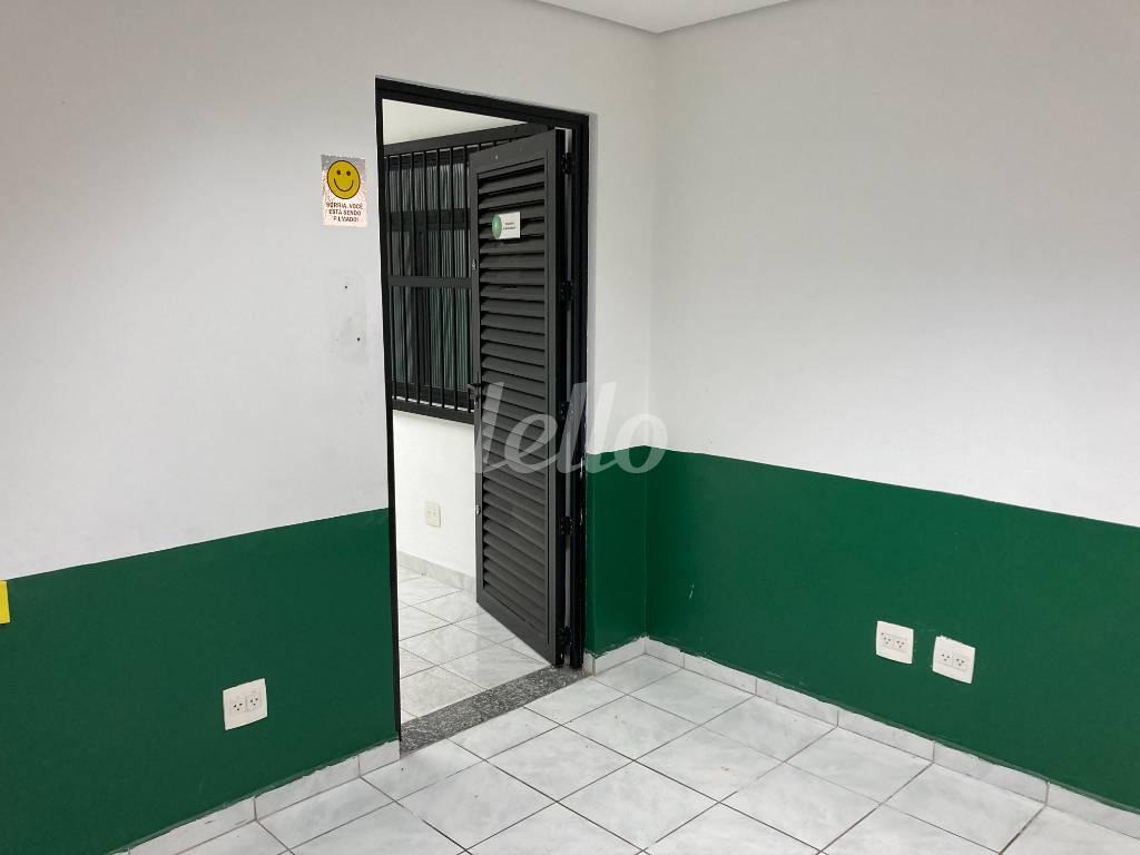 SALA 06 de Casa para alugar, sobrado com 250 m², e 10 vagas em Sumaré - São Paulo
