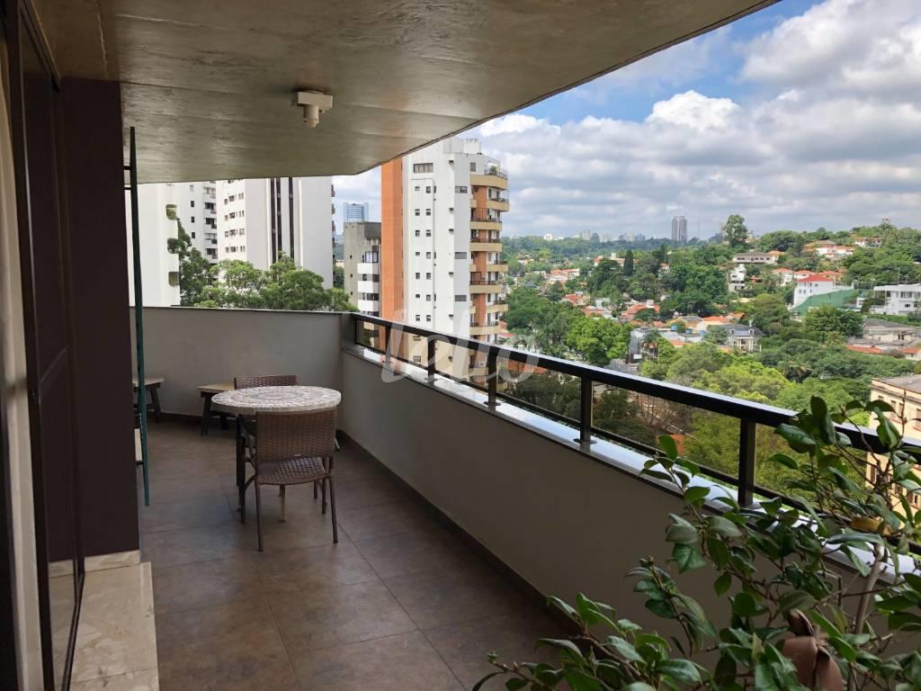 VARANDA de Apartamento à venda, Padrão com 320 m², 3 quartos e 4 vagas em Santa Cecília - São Paulo
