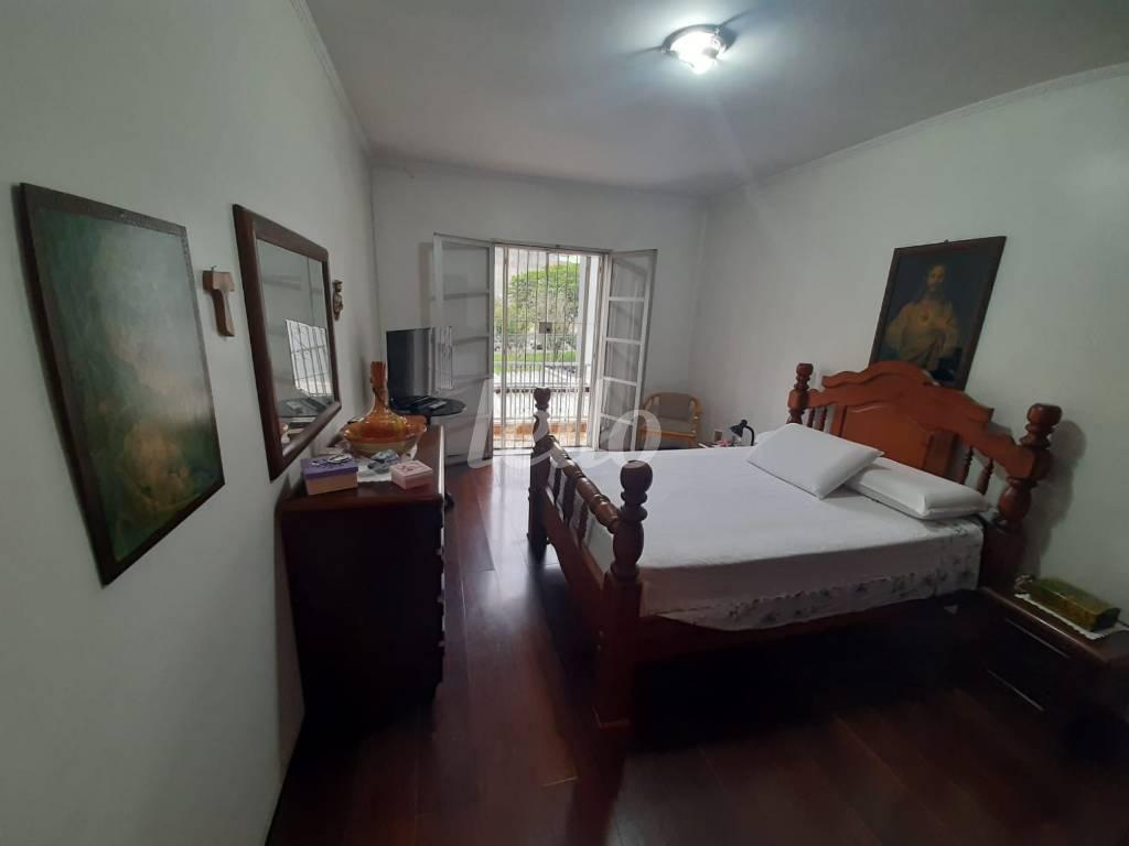 PRIMEIRO DORMITÓRIO de Casa à venda, sobrado com 228 m², 3 quartos e 2 vagas em Vila Pires - Santo André