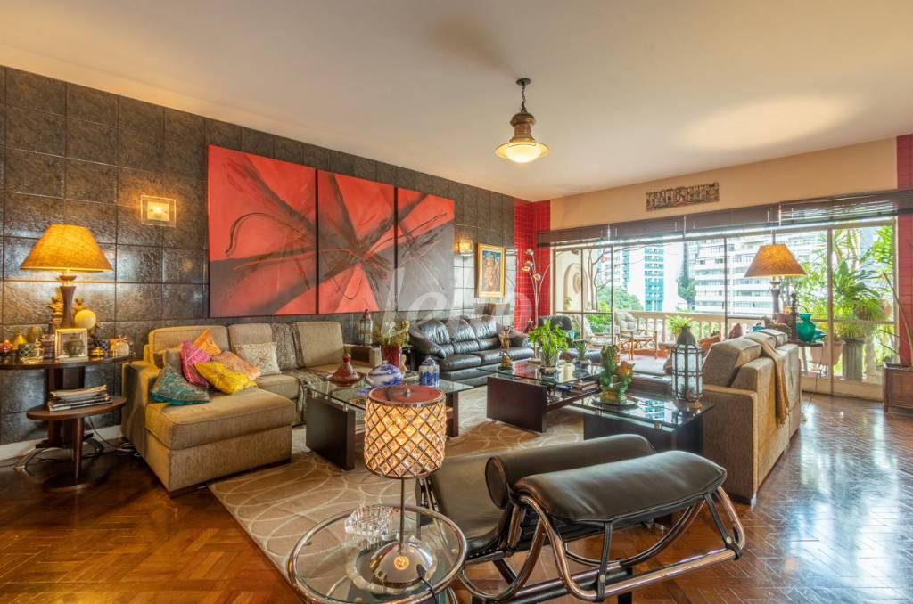 SALA DOIS  AMBIENTES de Apartamento à venda, Padrão com 385 m², 3 quartos e 2 vagas em Bela Vista - São Paulo
