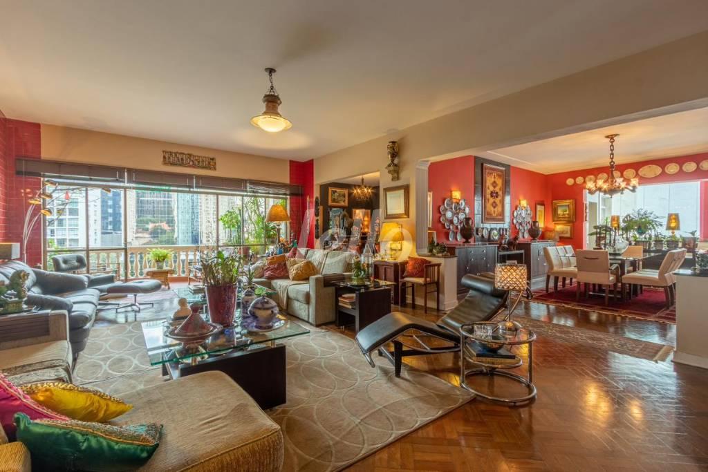 SALA DOIS  AMBIENTES de Apartamento à venda, Padrão com 385 m², 3 quartos e 2 vagas em Bela Vista - São Paulo
