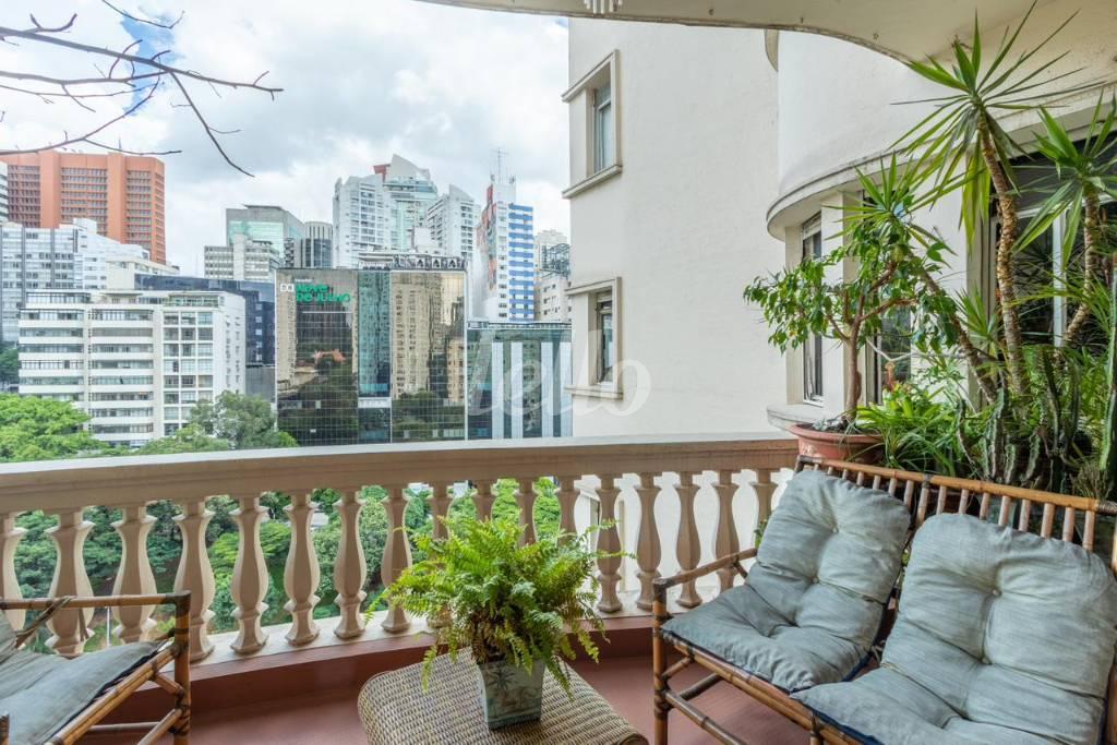 VARANDA de Apartamento à venda, Padrão com 385 m², 3 quartos e 2 vagas em Bela Vista - São Paulo