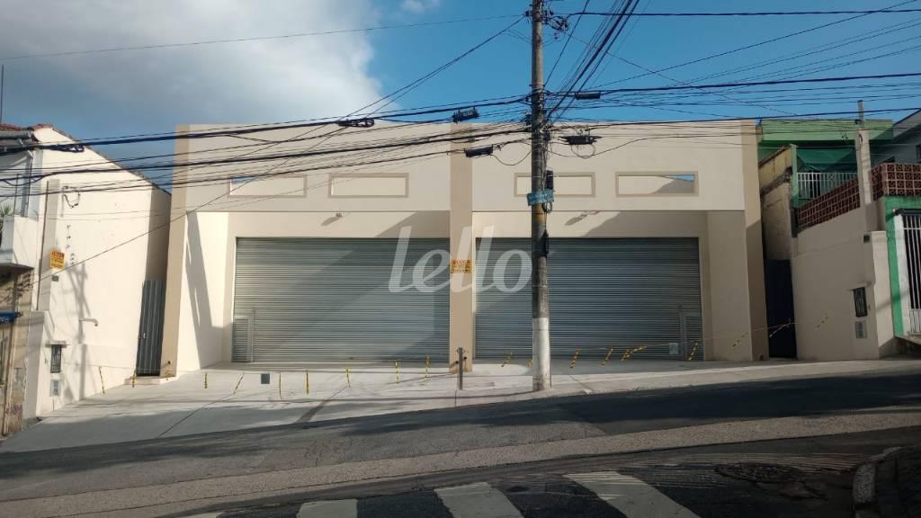 FACHADA de Galpão/Armazém para alugar, Padrão com 1000 m², e 16 vagas em Vila Palmeiras - São Paulo