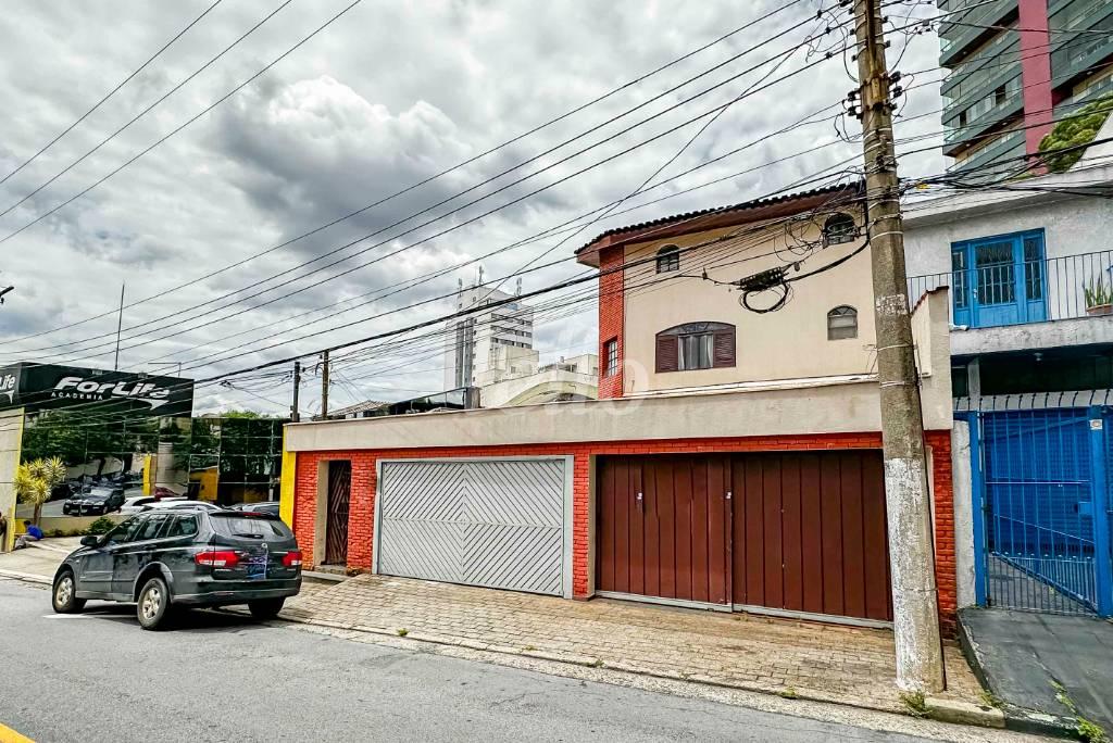 FACHADA de Casa à venda, sobrado com 246 m², 4 quartos e 4 vagas em Rudge Ramos - São Bernardo do Campo
