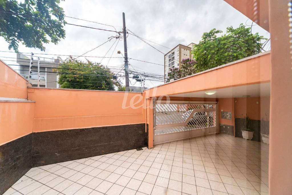 VISTA SALA de Casa à venda, térrea com 198 m², 3 quartos e 3 vagas em Jardim - Santo André