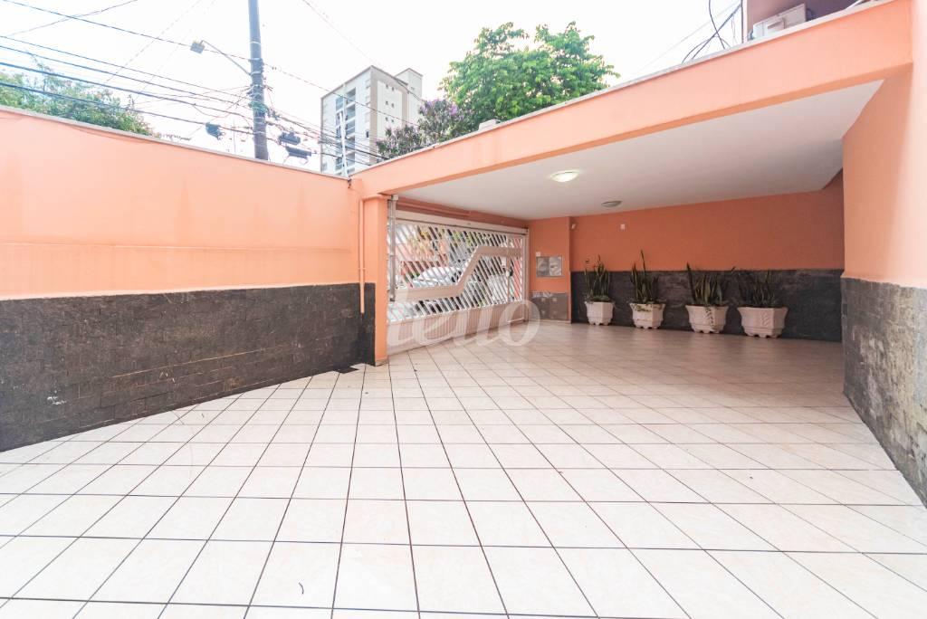 GARAGEM de Casa à venda, térrea com 198 m², 3 quartos e 3 vagas em Jardim - Santo André