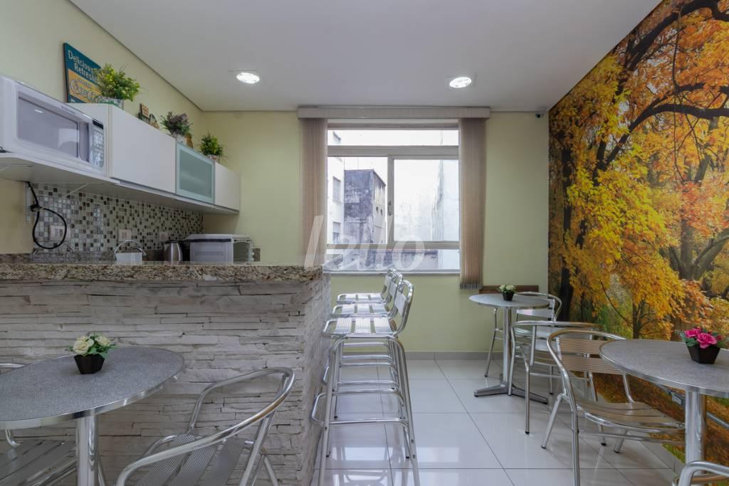 COPA de Sala / Conjunto para alugar, Padrão com 60 m², e em República - São Paulo
