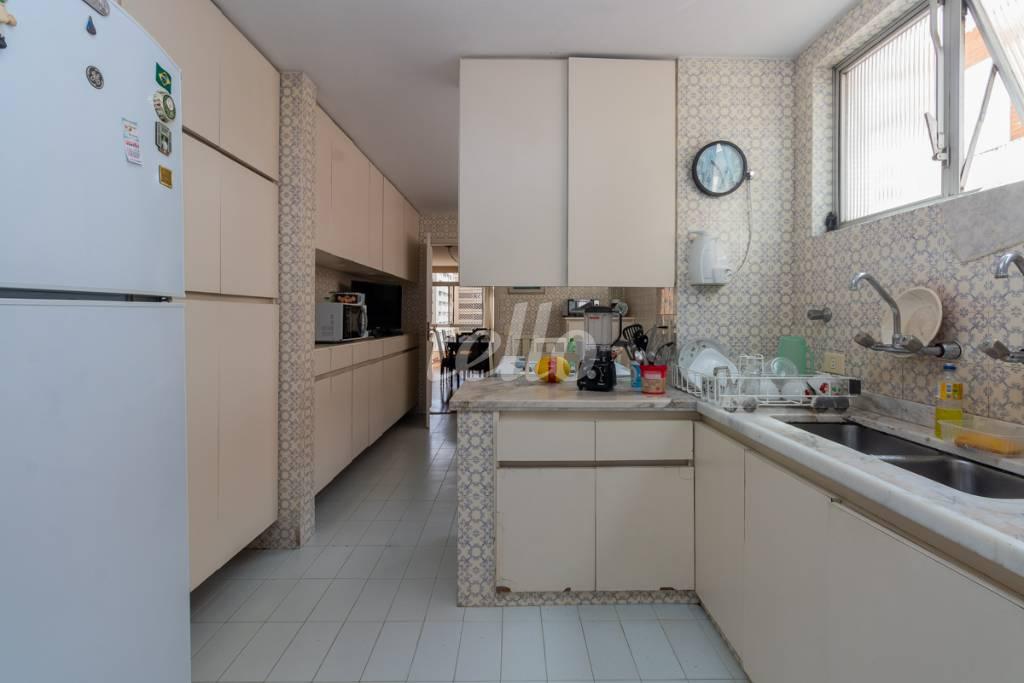 COZINHA de Apartamento à venda, Padrão com 234 m², 4 quartos e 1 vaga em Cerqueira César - São Paulo
