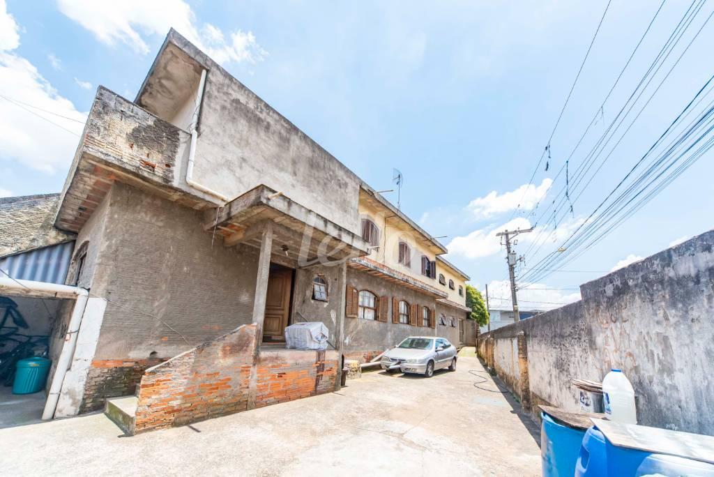 QUAINTAL E GARAGEM de Casa à venda, sobrado com 227 m², 3 quartos e 7 vagas em Vila Sacadura Cabral - Santo André