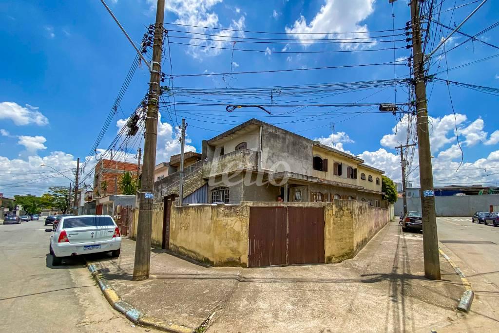 FACHADA de Casa à venda, sobrado com 227 m², 3 quartos e 7 vagas em Vila Sacadura Cabral - Santo André