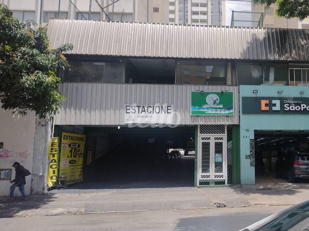 FACHADA de Galpão/Armazém para alugar, em condomínio com 1100 m², e em Vila Buarque - São Paulo