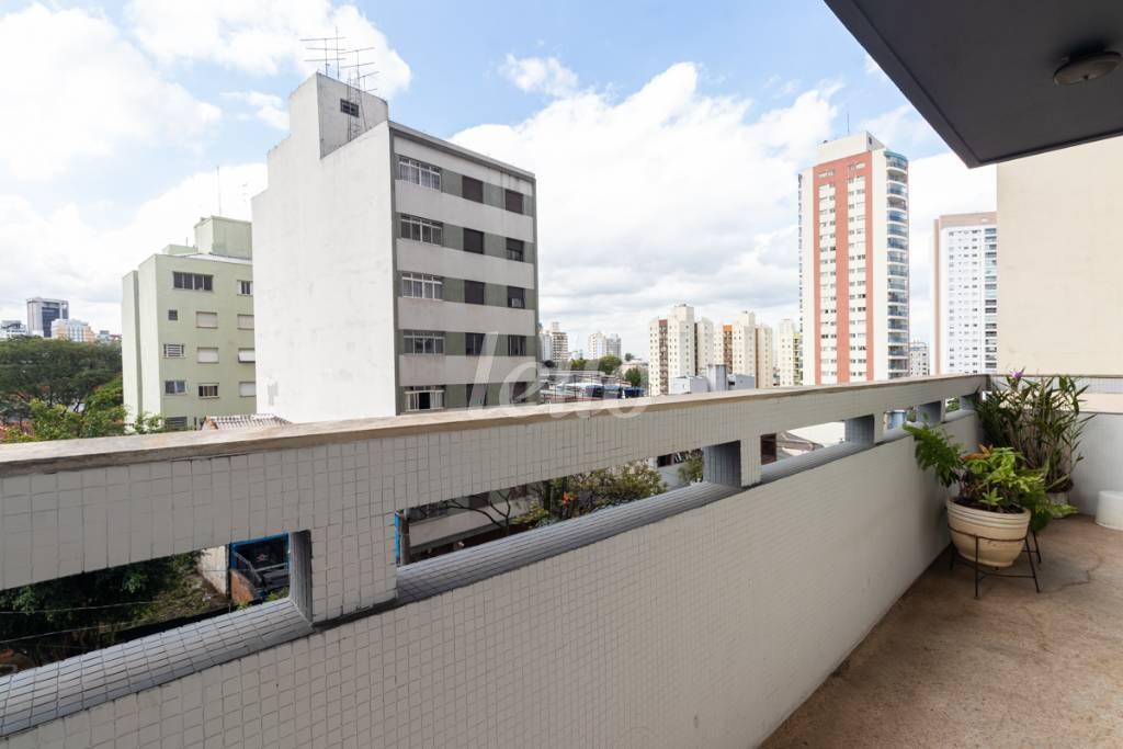VARANDA de Apartamento à venda, Padrão com 178 m², 3 quartos e 1 vaga em Aclimação - São Paulo