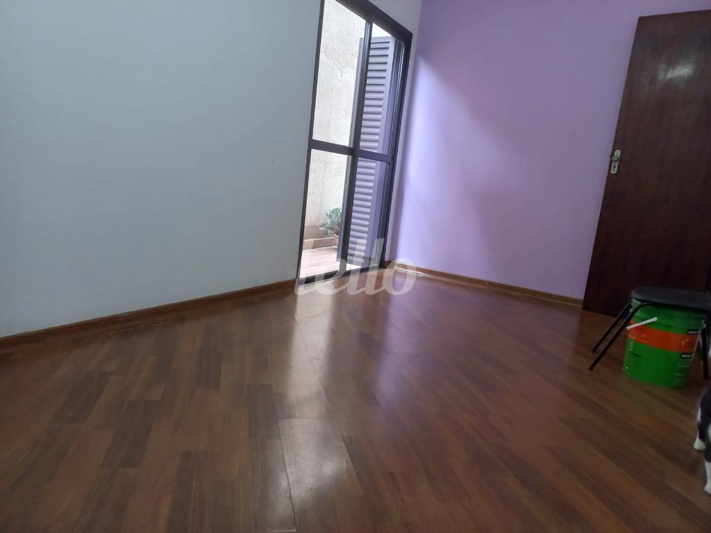 DORMITÓRIO de Casa à venda, sobrado com 200 m², 4 quartos e 2 vagas em Vila Bertioga - São Paulo