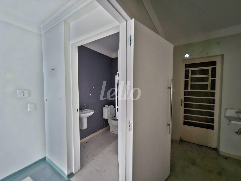 SALA de Casa para alugar, sobrado com 202 m², 3 quartos e 2 vagas em Vila Azevedo - São Paulo