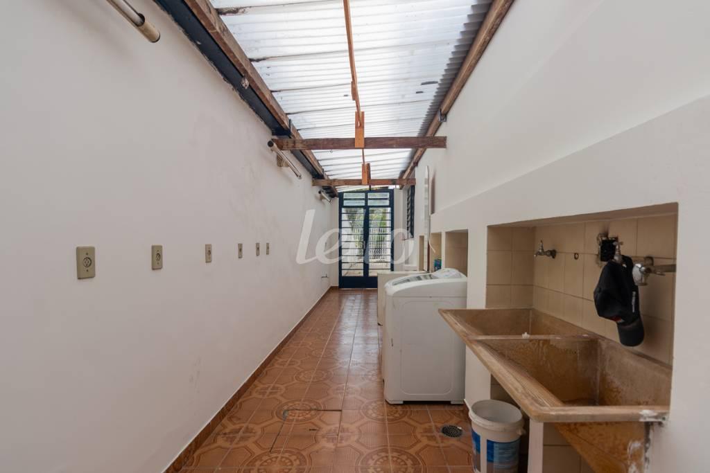 ÁREA DE SERVIÇO de Casa à venda, sobrado com 293 m², 3 quartos e 2 vagas em Vila Madalena - São Paulo