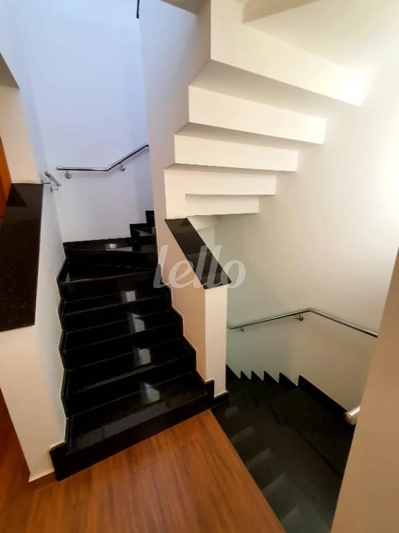 ESCADA de Casa à venda, sobrado com 221 m², 3 quartos e 4 vagas em Centro - São Bernardo do Campo
