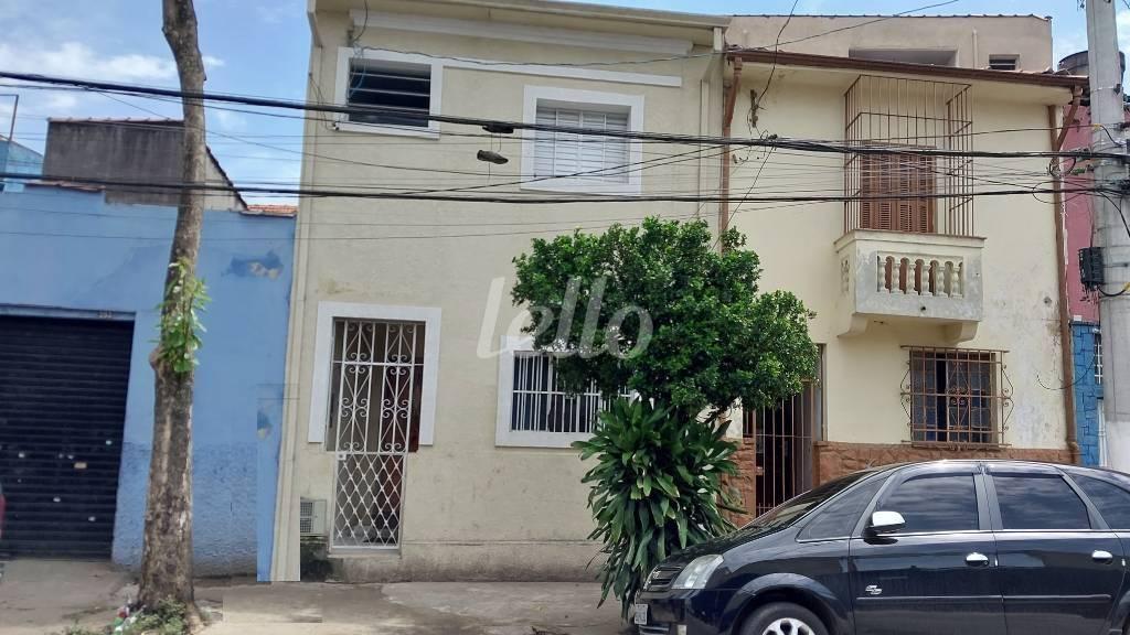 FACHADA de Casa à venda, sobrado com 85 m², 2 quartos e em Luz - São Paulo