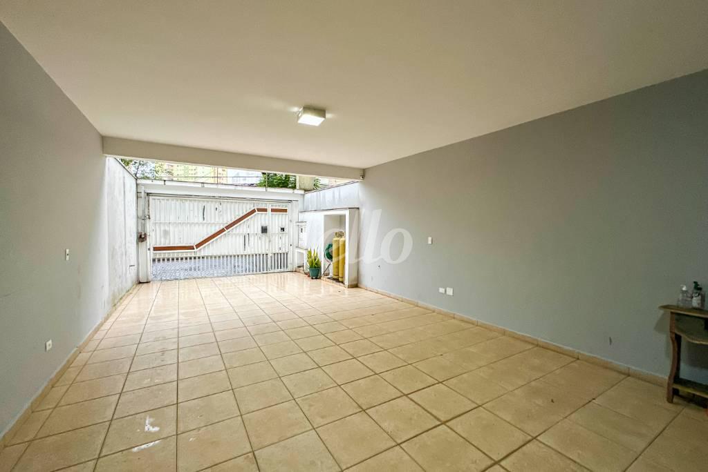 GARAGEM de Casa à venda, sobrado com 276 m², 3 quartos e 4 vagas em Vila Valparaíso - Santo André