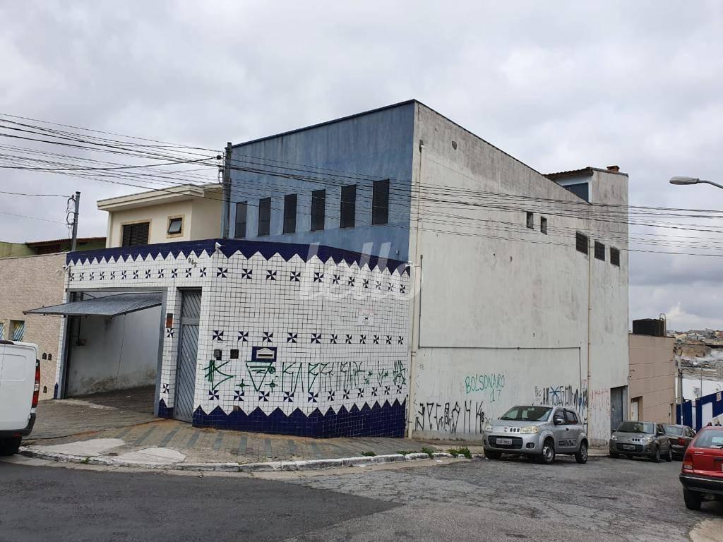 FACHADA de Galpão/Armazém à venda, em condomínio com 441 m², e 3 vagas em Vila Ivone - São Paulo