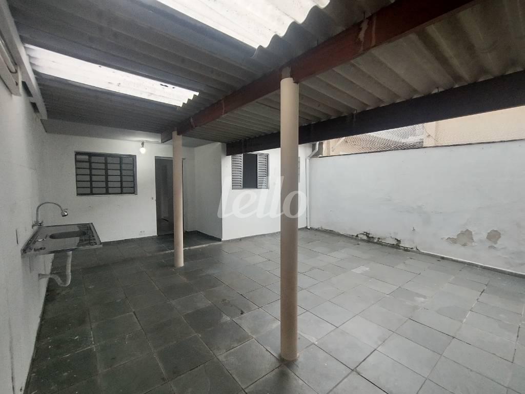15 QUINTAL de Casa à venda, térrea com 100 m², 2 quartos e 2 vagas em Quarta Parada - São Paulo