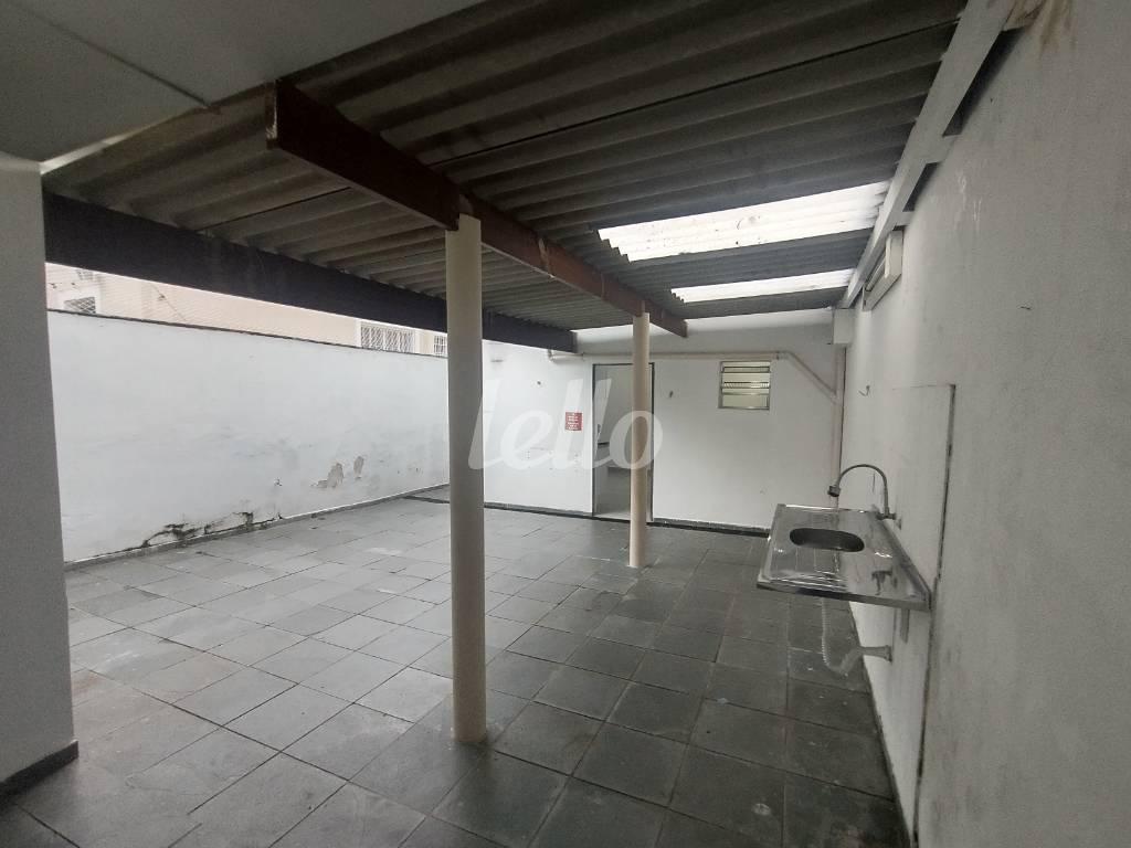16 QUINTAL de Casa à venda, térrea com 100 m², 2 quartos e 2 vagas em Quarta Parada - São Paulo