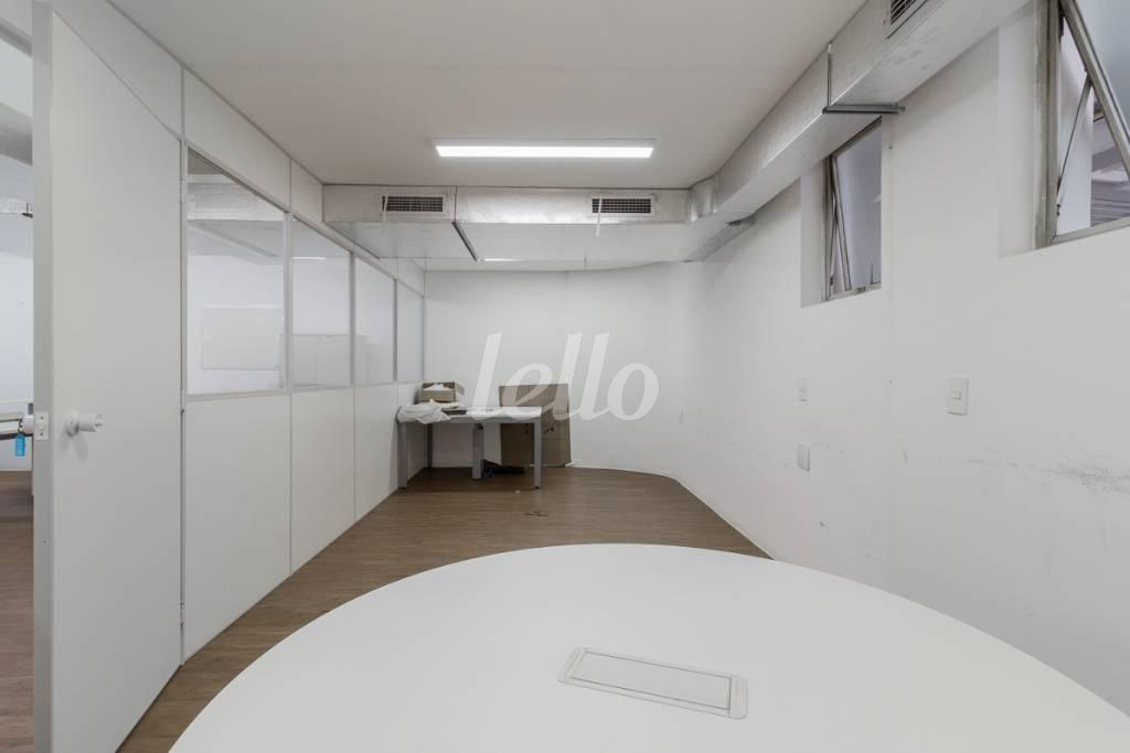 SALA 2 de Sobreloja para alugar, Padrão com 470 m², e em Brooklin Paulista - São Paulo