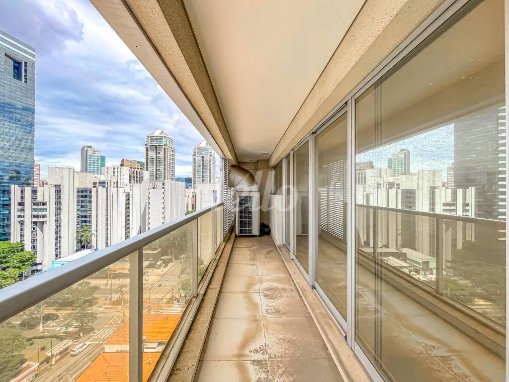 VARANDA de Sala / Conjunto à venda, Padrão com 107 m², e 3 vagas em Brooklin Paulista - São Paulo