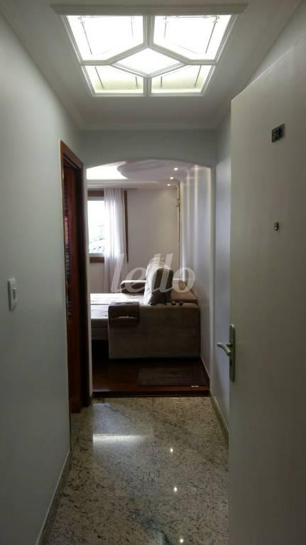 CORREDOR INTERNO de Apartamento à venda, Padrão com 75 m², 2 quartos e 1 vaga em Vila Valparaíso - Santo André