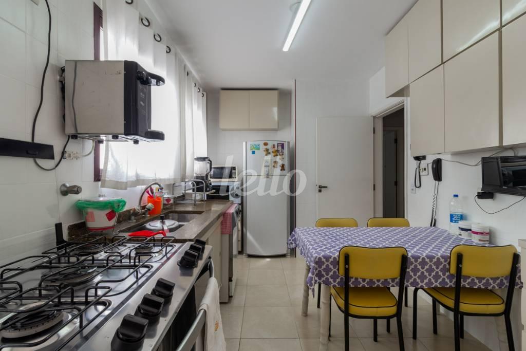COZINHA de Apartamento à venda, Padrão com 120 m², 3 quartos e 2 vagas em Campo Belo - São Paulo