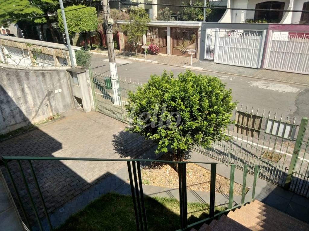 QUINTAL de Casa à venda, térrea com 187 m², 3 quartos e 6 vagas em Jardim Avelino - São Paulo