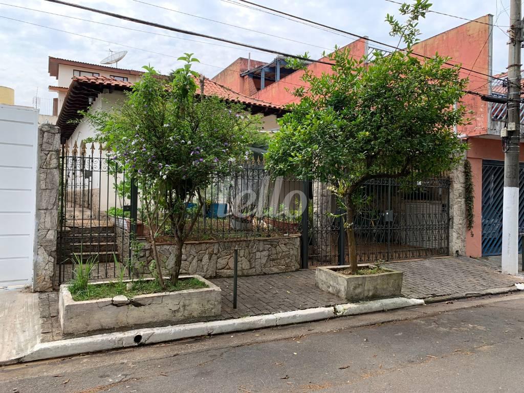 FACHADA de Casa à venda, sobrado com 210 m², 5 quartos e 2 vagas em Jardim Avelino - São Paulo