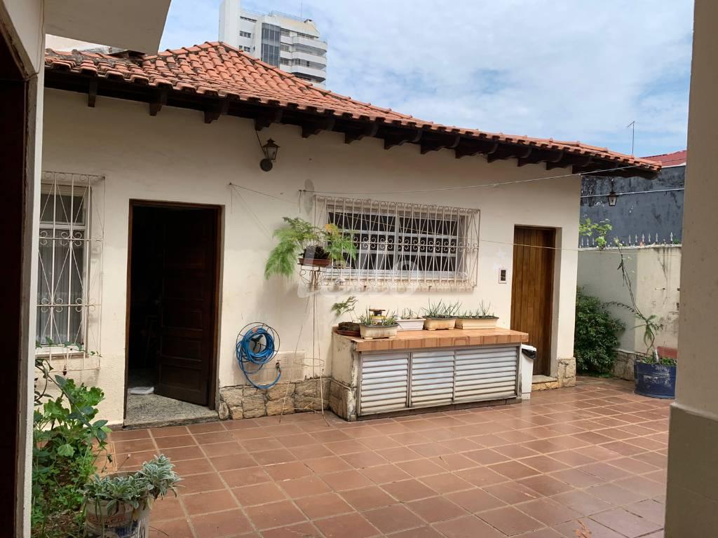 QUINTAL de Casa à venda, sobrado com 210 m², 5 quartos e 2 vagas em Jardim Avelino - São Paulo