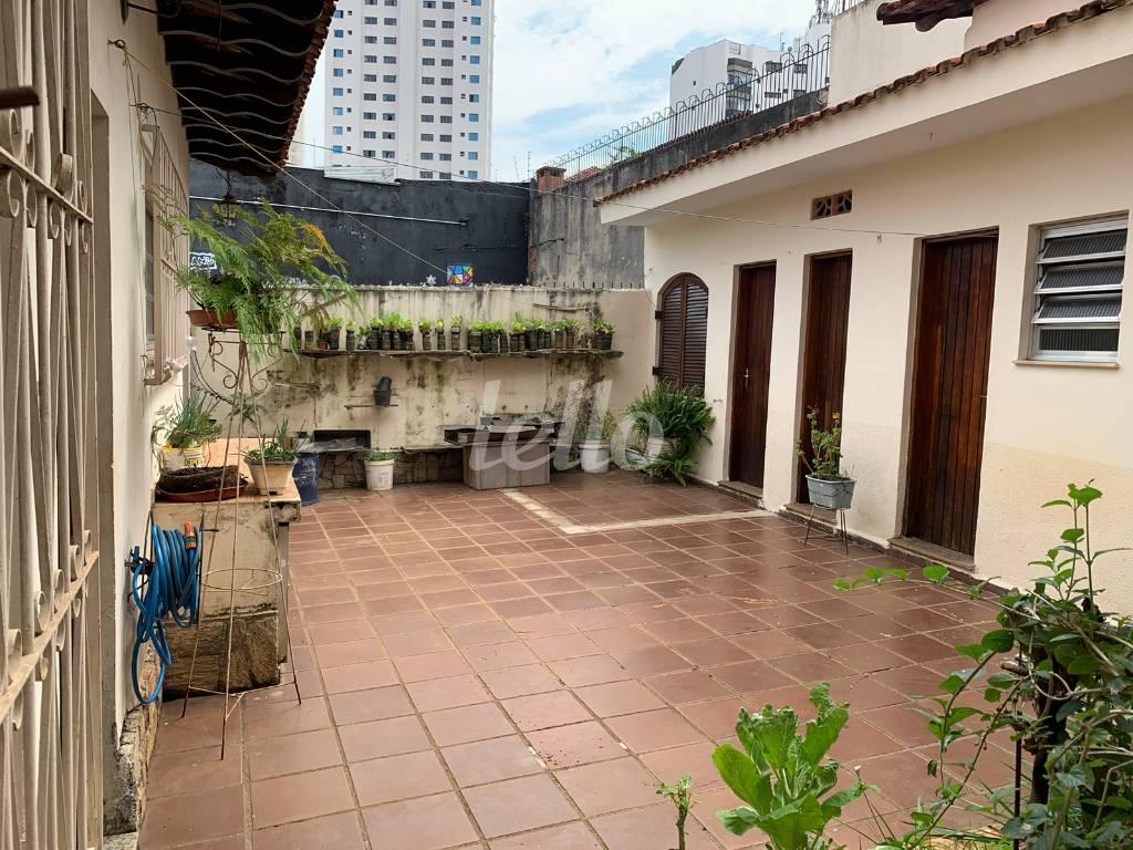 QUINTAL de Casa à venda, sobrado com 210 m², 5 quartos e 2 vagas em Jardim Avelino - São Paulo