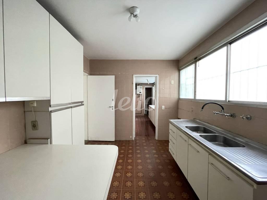 COZINHA de Apartamento à venda, Padrão com 134 m², 3 quartos e 1 vaga em Santa Cecília - São Paulo