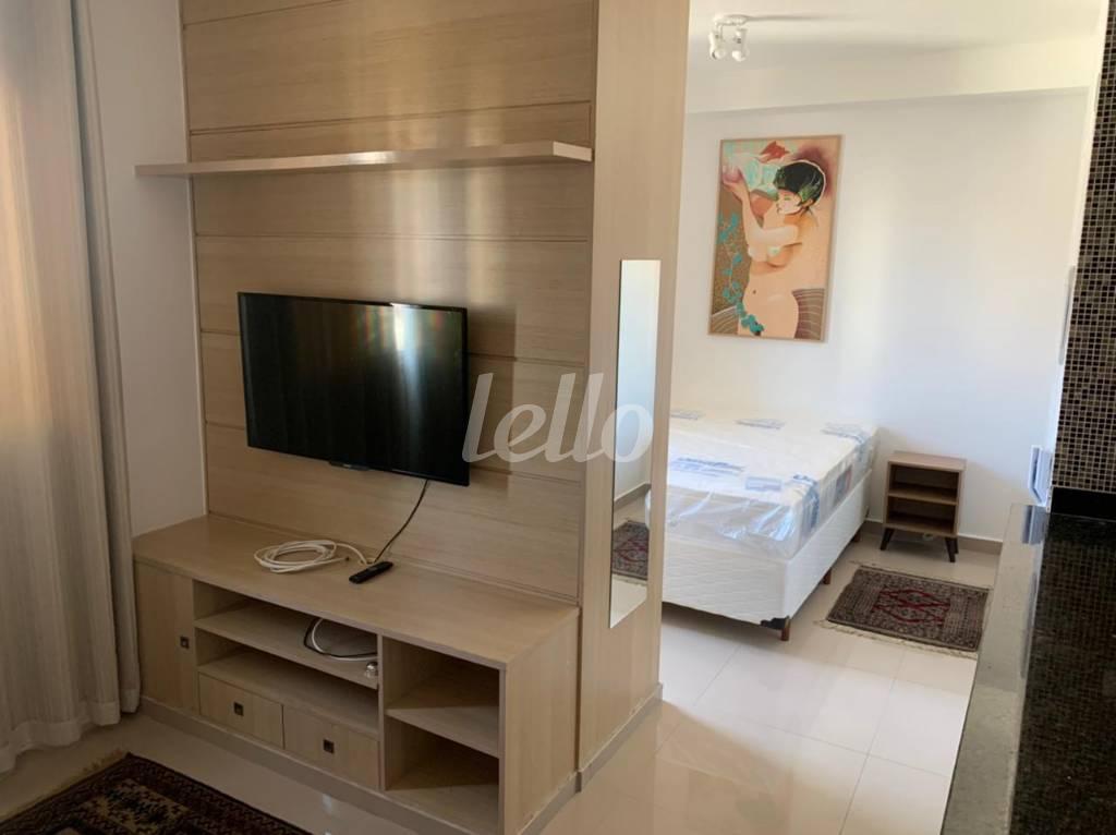 SALA COM TV de Apartamento à venda, Padrão com 28 m², 1 quarto e 1 vaga em Campos Elíseos - São Paulo