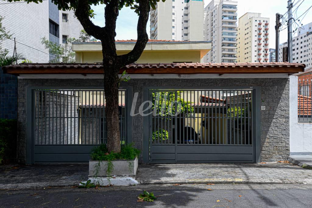 FACHADA de Casa à venda, sobrado com 130 m², 4 quartos e 3 vagas em Chácara Inglesa - São Paulo